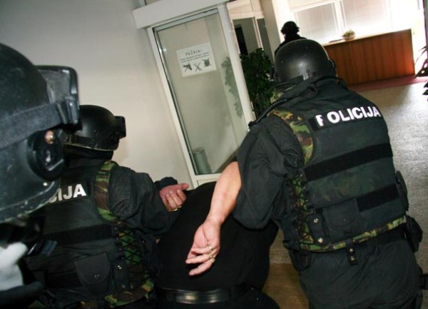 policija