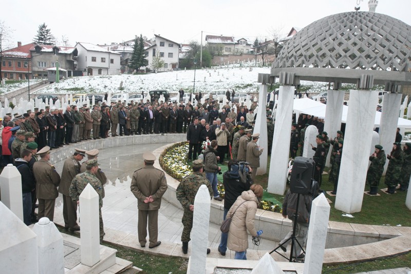 Odata počast &scaron;ehidima i poginulim borcima/ Foto: DEPO PORTAL