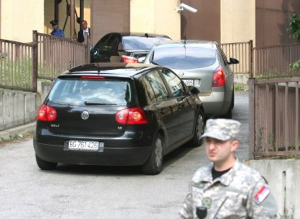 Auto u kojem se dovezla policija s uhap&scaron;enikom Ratkom Mladićem, FOTO: B92