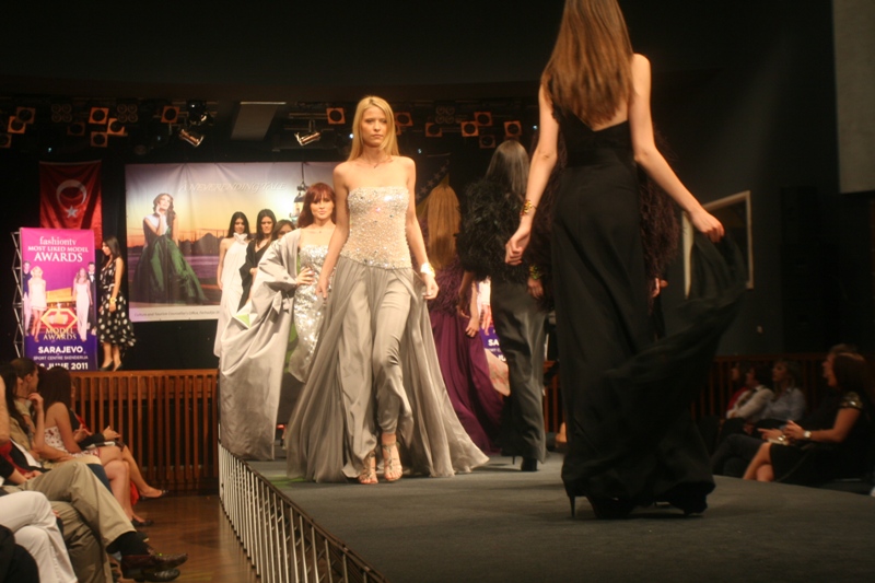 Nakon dugogodi&scaron;njeg rada u svijetu mode BiH je dobila priliku da putem najjačeg modnog tv kanala Fashion TV bude promovisana &scaron;irom svijeta! Tokom večeri biran je najbolji Fashion TV model odnosno Most Liked Model Awards/ Foto: Maher Al-Osta
