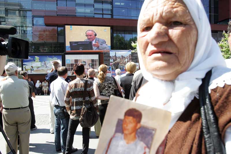 Miting 'Jer, svi smo mi svjedoci' ispred BBI-ja Miting 'Jer, svi smo mi svjedoci' ispred BBI-ja