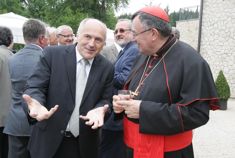 PREZENTIRAN OBNOVLJENI PREZENTIRAN OBNOVLJENI