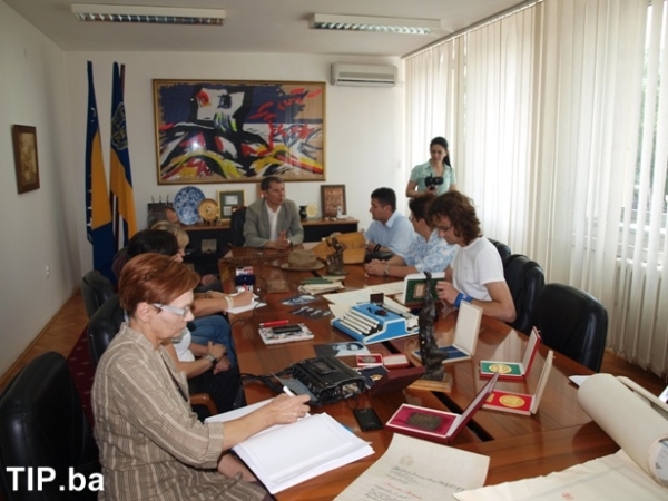 Rukopisi Derviša Sušića predati Arhivu TK Rukopisi Derviša Sušića predati Arhivu TK