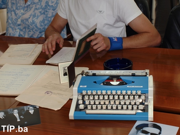Rukopisi Derviša Sušića predati Arhivu TK Rukopisi Derviša Sušića predati Arhivu TK
