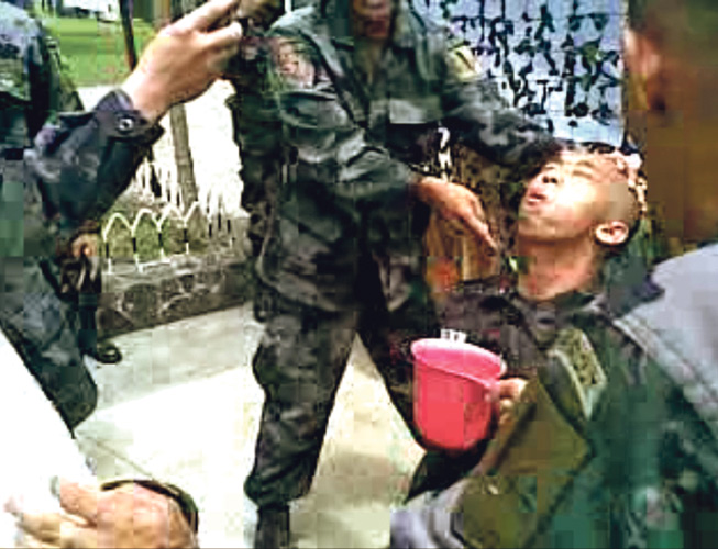 Filipini - zlostavljanje policajaca Filipini - zlostavljanje policajaca