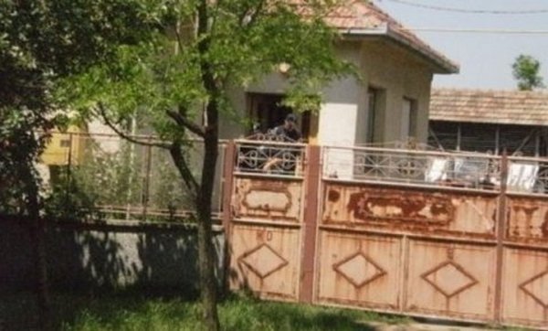 KUĆA GDJE SE MLADIĆ SKRIVAO KUĆA GDJE SE MLADIĆ SKRIVAO