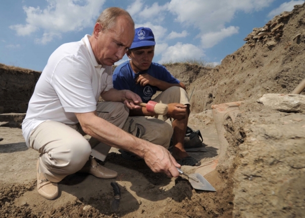 Vladimir Putin u arheolo&scaron;koj ekspediciji