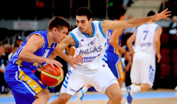 Sa&scaron;a Vasiljević i Konstantinos Sloukas na utakmici BiH - Grčka; foto: Getty Images