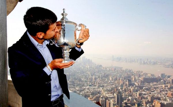 Novak Đoković na krovu Empire State Buildinga proslavlja pobjedu na US Openu; foto: Getty Images Novak Đoković na krovu Empire State Buildinga proslavlja pobjedu na US Openu; foto: Getty Images