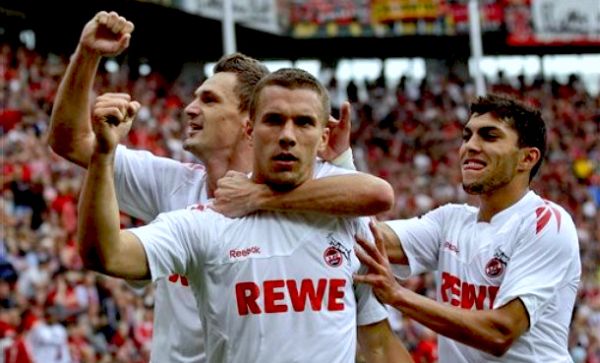 Milivoje Novaković (lijevo), Lukas Podolski (u sredini) i Adil Chihi; foto: AP Milivoje Novaković (lijevo), Lukas Podolski (u sredini) i Adil Chihi; foto: AP