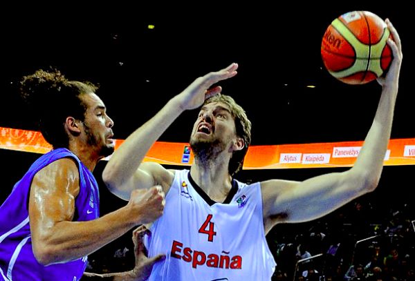 Pau Gasol i Joakim Noah; foto: AP Pau Gasol i Joakim Noah; foto: AP
