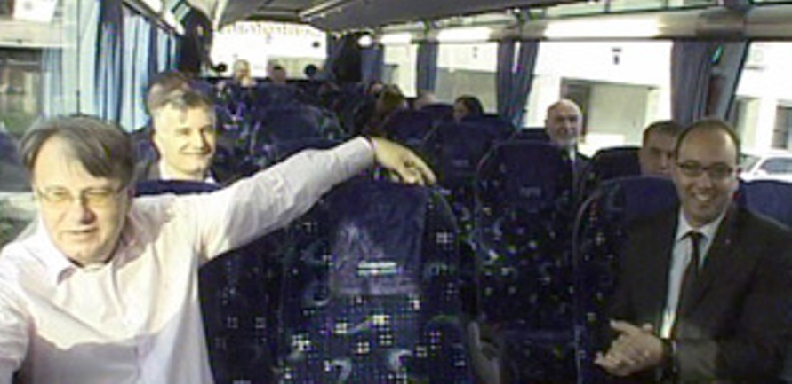 Vlada FBiH u autobusu za Tuzlu Vlada FBiH u autobusu za Tuzlu