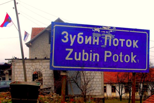 Dogovoreno je da se vojnici povuku sa tog dijela puta, ali da ostanu na dijelu puta ka Čabru; ilustracija: Novosti.rs Dogovoreno je da se vojnici povuku sa tog dijela puta, ali da ostanu na dijelu puta ka Čabru; ilustracija: Novosti.rs