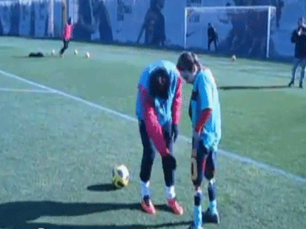 Messi s bolesnim dječakom Messi s bolesnim dječakom