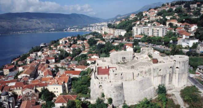 Crnogorci u strahu da im korona dolazi iz BiH: Dvoje državljana bilo u Herceg- Novom i...