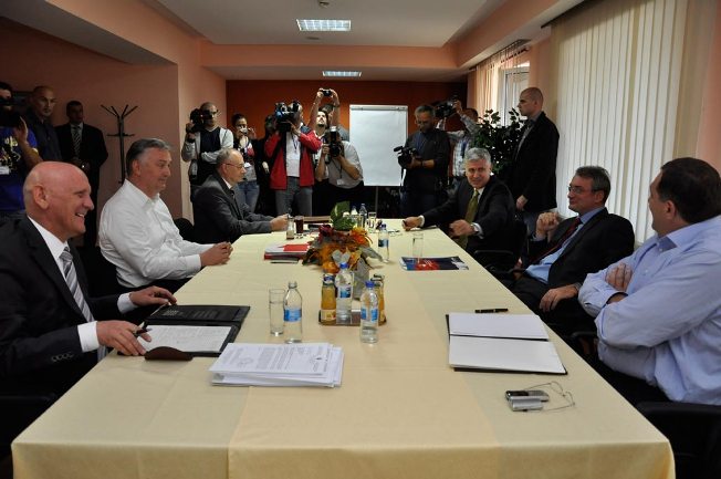 Sastanak stranačkih lidera u Brčkom/ Foto: Infobrcko.com Sastanak stranačkih lidera u Brčkom/ Foto: Infobrcko.com