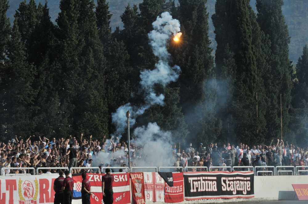 Prekinuta utakmica Zrinjski-Velež/ Foto: Večernji list Prekinuta utakmica Zrinjski-Velež/ Foto: Večernji list