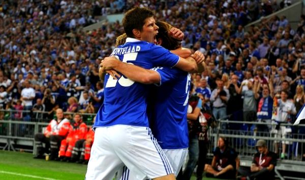 Odbrambeni igrač Christian Fuchs bio je dvostruki strijelac za Schalke; foto: Getty Images Odbrambeni igrač Christian Fuchs bio je dvostruki strijelac za Schalke; foto: Getty Images