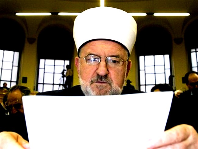 mustafa - čita