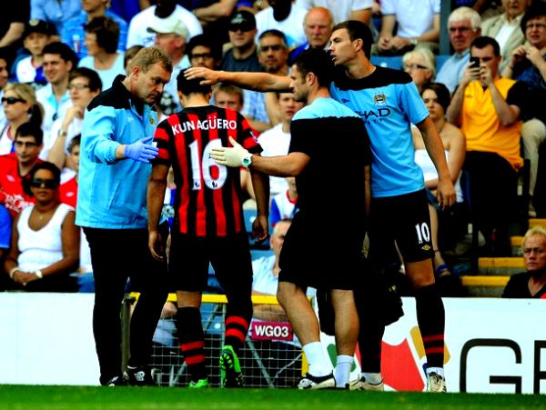 Ozlijeđeni Kun Aguero napušta teren u Blackburnu; foto: Getty Images Ozlijeđeni Kun Aguero napušta teren u Blackburnu; foto: Getty Images