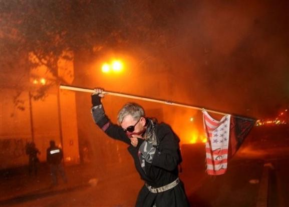 Sukob policije i demonstranata,  jedna osoba povrijeđena i 30 uhap&scaron;eno