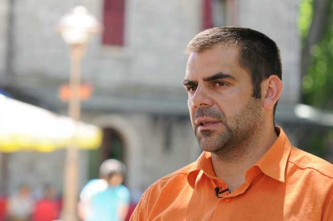 Vlado Ružić, direktor hotela Platani, kaže da Crkva ne rukovodi hotelom, ali joj se podnose izvještaji i računi Vlado Ružić, direktor hotela Platani, kaže da Crkva ne rukovodi hotelom, ali joj se podnose izvještaji i računi