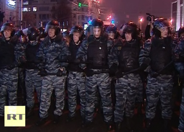 Policija je danas privela oko 50 učesnika protestnog skupa opozicije u centru Moskve Policija je danas privela oko 50 učesnika protestnog skupa opozicije u centru Moskve