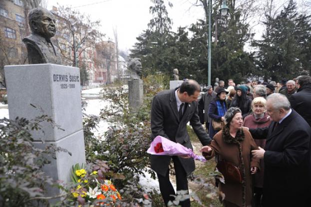 Postavljanje bisti u Malom parku kod Predsjedni&scaron;tva BiH/ Foto: Dnevni avaz
