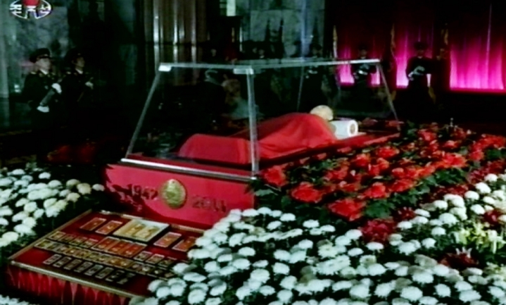 Beživotno tijelo Kim Jong-ila izloženo danas u staklenom lijesu u mauzoleju Kumsusan