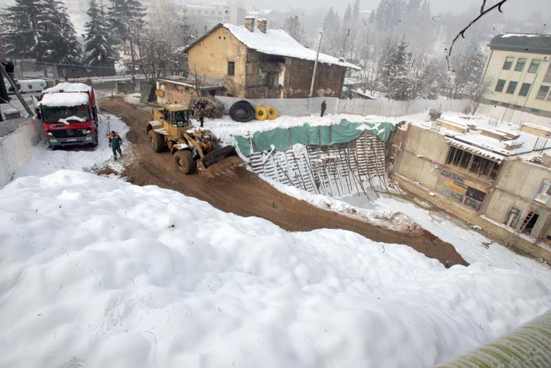 Nastavljeno ru&scaron;enje bespravno izgrađenog objekta u Nahorevskoj/ Foto: DEPO PORTAL