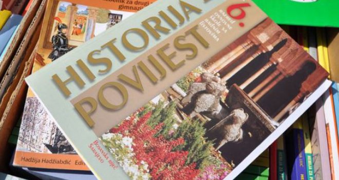 Udžbenička politika: Kanton Sarajevo ide stopama Sjeverne Koreje