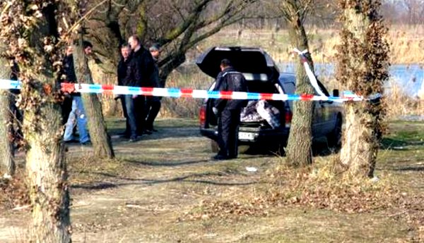 Sin osumnjičen da je raskomadao oca sjekirom i tijelo bacio u jezero Sin osumnjičen da je raskomadao oca sjekirom i tijelo bacio u jezero