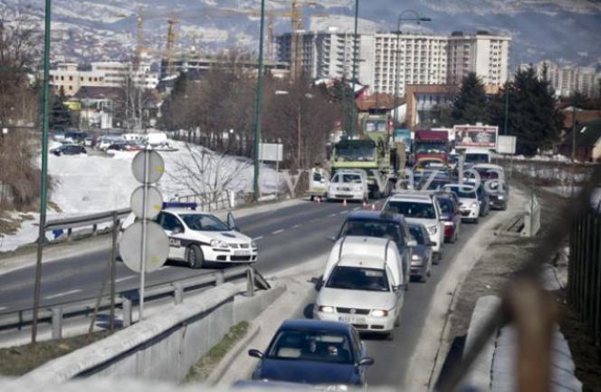 Udes na brzoj cesti Ilidža-Blažuj/ Foto: Dnevni avaz Udes na brzoj cesti Ilidža-Blažuj/ Foto: Dnevni avaz