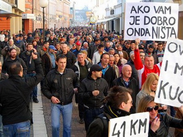 Studenti zaprijetili izlaskom na ulice ukoliko se ne poduzmu mjere suzbijanja korupcije i nepotizma na Banjalučkom univerzitetu Studenti zaprijetili izlaskom na ulice ukoliko se ne poduzmu mjere suzbijanja korupcije i nepotizma na Banjalučkom univerzitetu