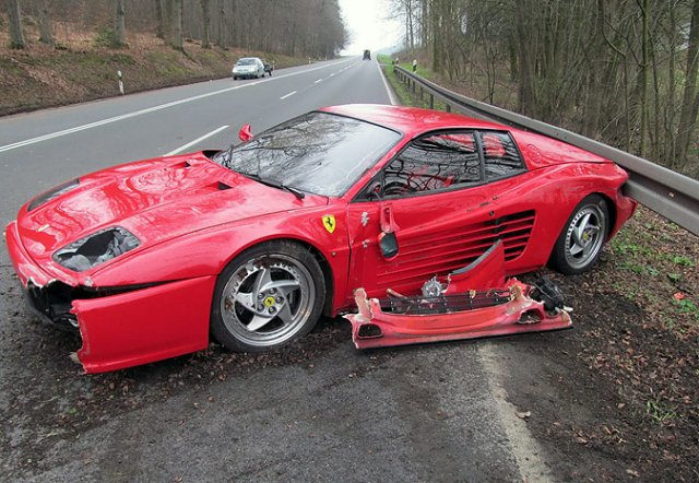 Nijemac slupao Ferrari da bi spasio ježa Nijemac slupao Ferrari da bi spasio ježa