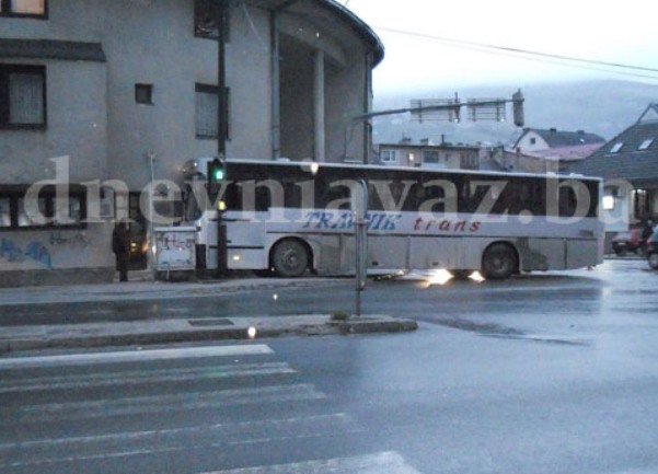 autobus se zabio u zgradu u Travniku autobus se zabio u zgradu u Travniku
