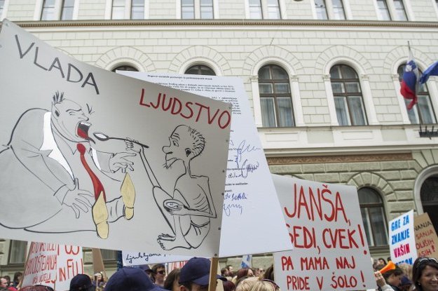 Preko 100.000 ljudi na ulicama se bori za svoja prava Preko 100.000 ljudi na ulicama se bori za svoja prava