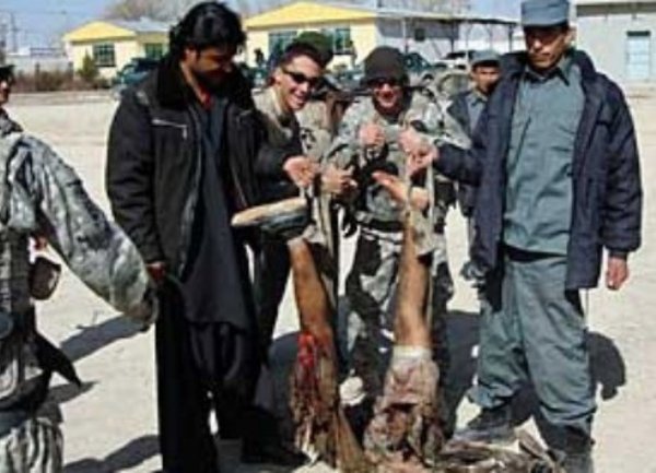 američki vojnici - fotografije s leševima - Afganistan američki vojnici - fotografije s leševima - Afganistan