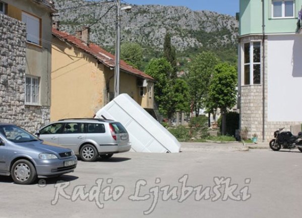 kombi propao u zemlju ljubuski kombi propao u zemlju ljubuski