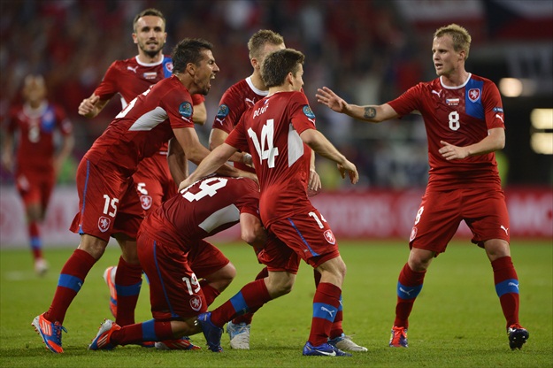 Grčka vodi Rusiju sa 1:0, Češka golom Jiračeka povela Poljsku Grčka vodi Rusiju sa 1:0, Češka golom Jiračeka povela Poljsku