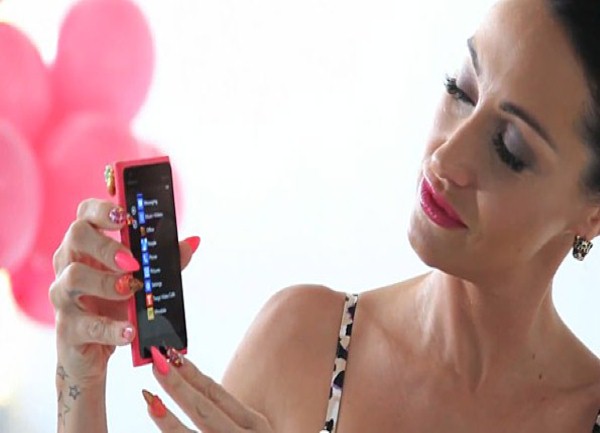 Nokia Lumia 900 lak za nokte