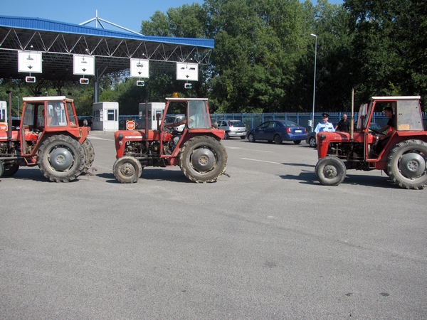 Blokada granice, poljoprivrednici; FOTO: SRNA Blokada granice, poljoprivrednici; FOTO: SRNA