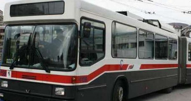 Nakon gužvi na cestama: Tramvajski i trolejbuski saobraćaj u Sarajevu sada je stabilan, ali problemi se nastavljaju