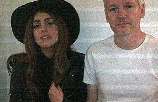 Lady Gaga iznenada posjetila Juliana Assangea Lady Gaga iznenada posjetila Juliana Assangea