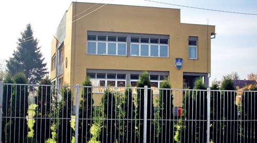 Osnovna &scaron;kola 'Ivan Gundulić' u Čeneju