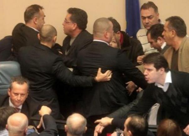 tuca u makedonskom parlamentu tuca u makedonskom parlamentu