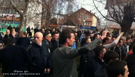 U Kosovskoj Vitini Albanci bagerom sru&scaron;ili partizanski spomenik