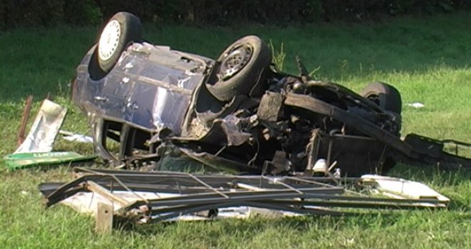 Tragedija kod Šamca: U saobraćajnoj nesreći poginuo 15-godišnjak, automobil vozio maloljetnik