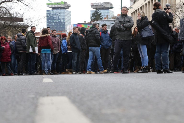 demonstranti blokirali saobraćaj ispred Predsjedništva/Foto: Anadolija