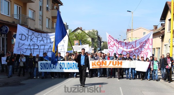 građani Tuzle na ulicama_prvi maj 